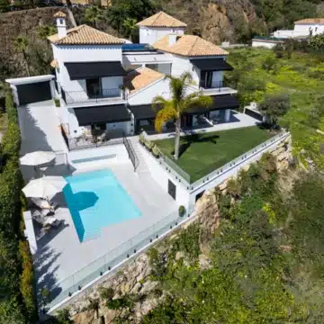Magnificent villa with breathtaking panoramic sea and mountain views in La Quinta, Benahavis Picture 21