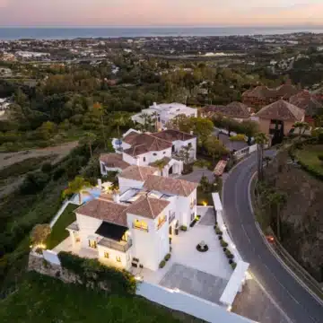 Magnificent villa with breathtaking panoramic sea and mountain views in La Quinta, Benahavis Picture 24