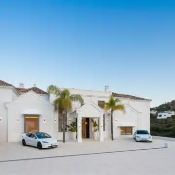 Luxury mansion with Andalusian architecture and breathtaking views in El Madroñal, Benahavis Picture 25