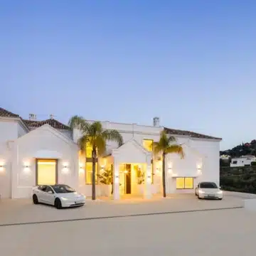 Luxury mansion with Andalusian architecture and breathtaking views in El Madroñal, Benahavis Picture 28