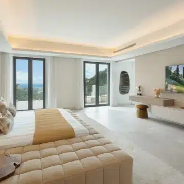 Luxury mansion with Andalusian architecture and breathtaking views in El Madroñal, Benahavis Picture 5