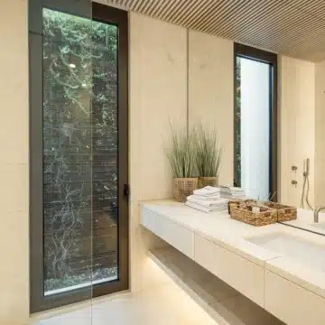 Remarkable villa boasting panoramic views in a prime location of La Quinta, Benahavis Picture 11