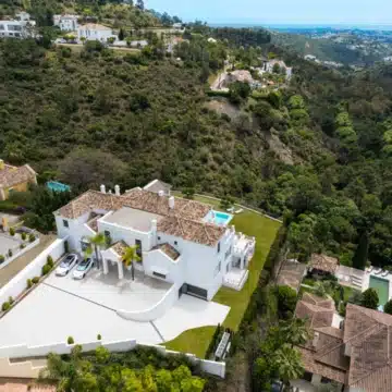 Luxury mansion with Andalusian architecture and breathtaking views in El Madroñal, Benahavis Picture 30