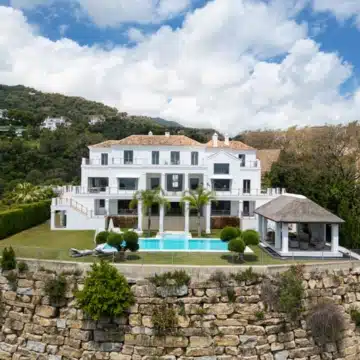 Luxury mansion with Andalusian architecture and breathtaking views in El Madroñal, Benahavis Picture 31