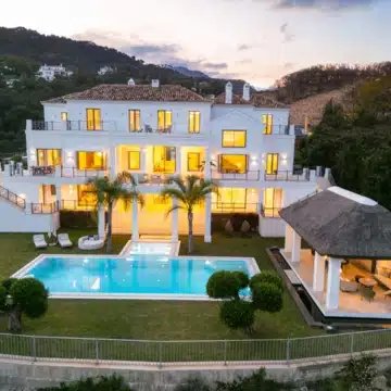 Luxury mansion with Andalusian architecture and breathtaking views in El Madroñal, Benahavis Picture 32