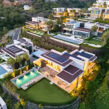 Remarkable villa boasting panoramic views in a prime location of La Quinta, Benahavis Picture 32