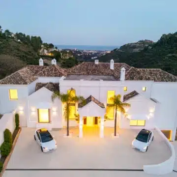 Luxury mansion with Andalusian architecture and breathtaking views in El Madroñal, Benahavis Picture 33