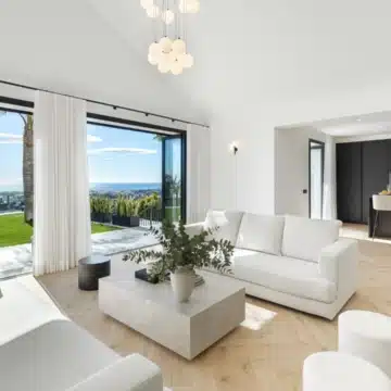 Magnificent villa with breathtaking panoramic sea and mountain views in La Quinta, Benahavis Picture 0