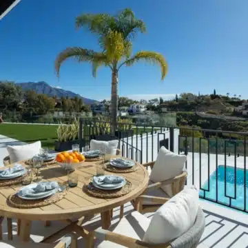 Magnificent villa with breathtaking panoramic sea and mountain views in La Quinta, Benahavis Picture 8