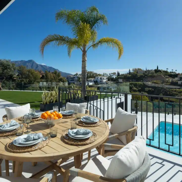 Magnificent villa with breathtaking panoramic sea and mountain views in La Quinta, Benahavis Picture