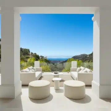 Luxury mansion with Andalusian architecture and breathtaking views in El Madroñal, Benahavis Picture 9