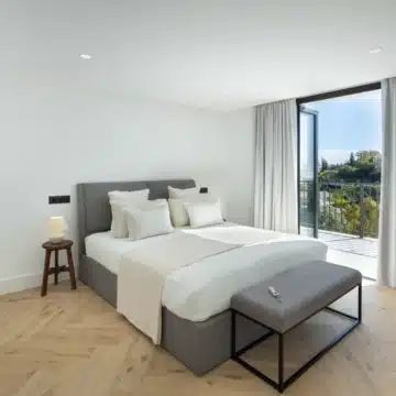 Magnificent villa with breathtaking panoramic sea and mountain views in La Quinta, Benahavis Picture 10