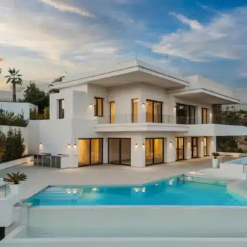 Four-Storey villa with panoramic sea and golf views in La Resina Golf, Estepona East Picture 0