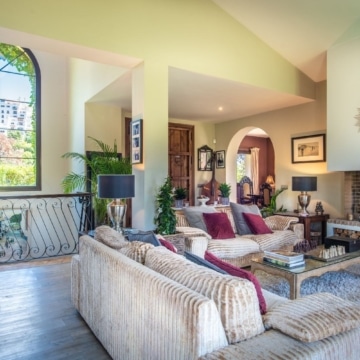 Majestic villa with breathtaking sea and mountain views in the serene Forest Hills of Estepona Picture 3