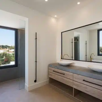 Four-Storey villa with panoramic sea and golf views in La Resina Golf, Estepona East Picture 15