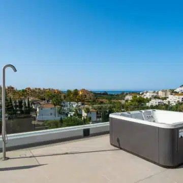 Four-Storey villa with panoramic sea and golf views in La Resina Golf, Estepona East Picture 21