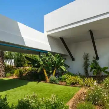 Four-Storey villa with panoramic sea and golf views in La Resina Golf, Estepona East Picture 26