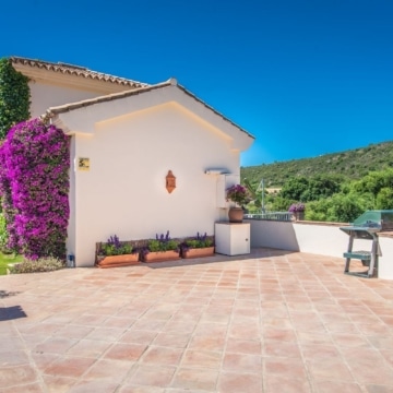 Majestic villa with breathtaking sea and mountain views in the serene Forest Hills of Estepona Picture 15