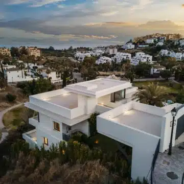 Four-Storey villa with panoramic sea and golf views in La Resina Golf, Estepona East Picture 30