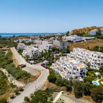 Four-Storey villa with panoramic sea and golf views in La Resina Golf, Estepona East Picture 32