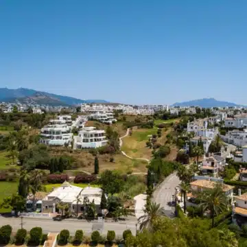 Four-Storey villa with panoramic sea and golf views in La Resina Golf, Estepona East Picture 33