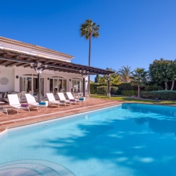 Exclusive 6 bedrooms villa with Andalusian charm in Guadalmina Baja, San Pedro de Alcantara Picture 37