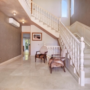 Exclusive 6 bedrooms villa with Andalusian charm in Guadalmina Baja, San Pedro de Alcantara Picture 9