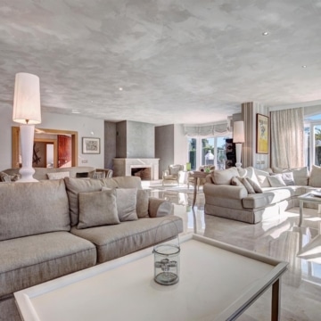 Exclusive 6 bedrooms villa with Andalusian charm in Guadalmina Baja, San Pedro de Alcantara Picture 8