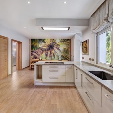 Exclusive 6 bedrooms villa with Andalusian charm in Guadalmina Baja, San Pedro de Alcantara Picture 17