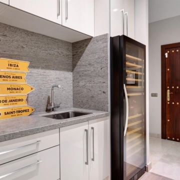 Exclusive 6 bedrooms villa with Andalusian charm in Guadalmina Baja, San Pedro de Alcantara Picture 18