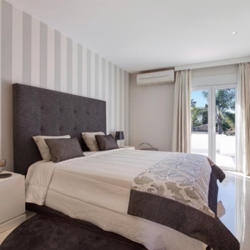 Exclusive 6 bedrooms villa with Andalusian charm in Guadalmina Baja, San Pedro de Alcantara Picture 26