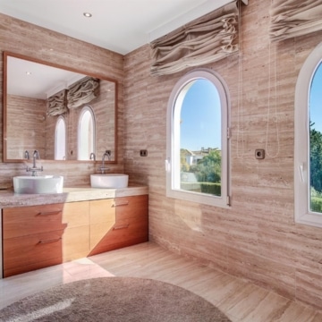 Exclusive 6 bedrooms villa with Andalusian charm in Guadalmina Baja, San Pedro de Alcantara Picture 30