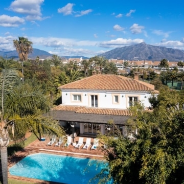 Exclusive 6 bedrooms villa with Andalusian charm in Guadalmina Baja, San Pedro de Alcantara Picture 39