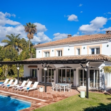 Exclusive 6 bedrooms villa with Andalusian charm in Guadalmina Baja, San Pedro de Alcantara Picture 40