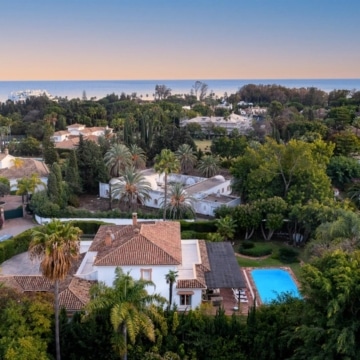 Exclusive 6 bedrooms villa with Andalusian charm in Guadalmina Baja, San Pedro de Alcantara Picture 45