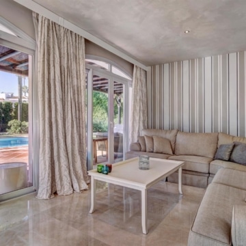 Exclusive 6 bedrooms villa with Andalusian charm in Guadalmina Baja, San Pedro de Alcantara Picture 4