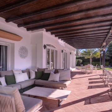 Exclusive 6 bedrooms villa with Andalusian charm in Guadalmina Baja, San Pedro de Alcantara Picture 6