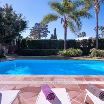 Exclusive 6 bedrooms villa with Andalusian charm in Guadalmina Baja, San Pedro de Alcantara Picture 7