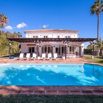 Exclusive 6 bedrooms villa with Andalusian charm in Guadalmina Baja, San Pedro de Alcantara Picture 35
