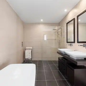 Beautiful Andalusian Villa located in the heart of Golf Valley in Las Brisas, Nueva Andalucia Picture 14