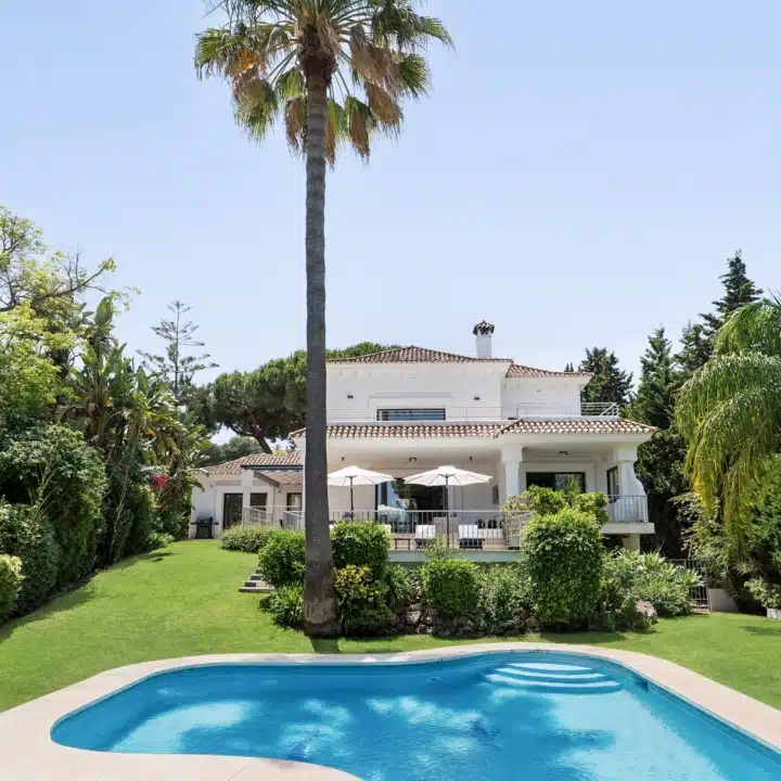 Beautiful Andalusian Villa located in the heart of Golf Valley in Las Brisas, Nueva Andalucia Picture