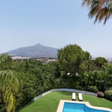 Beautiful Andalusian Villa located in the heart of Golf Valley in Las Brisas, Nueva Andalucia Picture 16