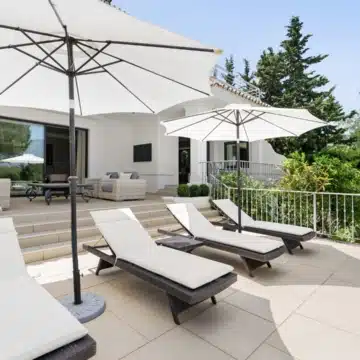 Beautiful Andalusian Villa located in the heart of Golf Valley in Las Brisas, Nueva Andalucia Picture 6