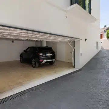 Beautiful Andalusian Villa located in the heart of Golf Valley in Las Brisas, Nueva Andalucia Picture 15