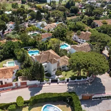 Beautiful Andalusian Villa located in the heart of Golf Valley in Las Brisas, Nueva Andalucia Picture 21