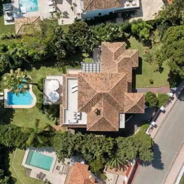 Beautiful Andalusian Villa located in the heart of Golf Valley in Las Brisas, Nueva Andalucia Picture 2