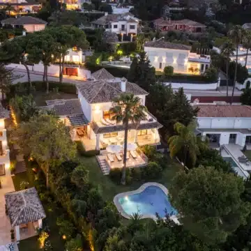 Beautiful Andalusian Villa located in the heart of Golf Valley in Las Brisas, Nueva Andalucia Picture 23