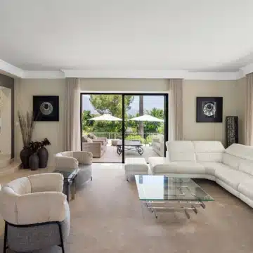 Beautiful Andalusian Villa located in the heart of Golf Valley in Las Brisas, Nueva Andalucia Picture 0