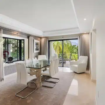 Beautiful Andalusian Villa located in the heart of Golf Valley in Las Brisas, Nueva Andalucia Picture 9