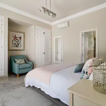 Beautiful Andalusian Villa located in the heart of Golf Valley in Las Brisas, Nueva Andalucia Picture 12